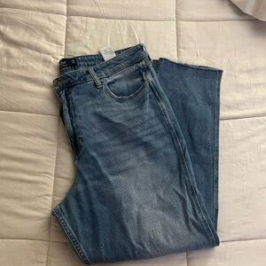 Hollister Ultra high Rise Mom jeans vintage stretch